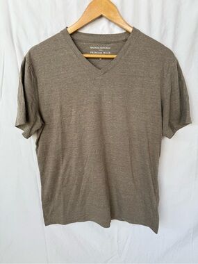 Banana Republic Men's V-Neck Tee in Olive